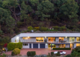 新南威尔士州价值数百万美元的房屋建在山边