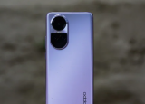 Oppo Reno 10 Pro 5G 有光泽紫色和银灰色两种色调