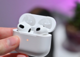 达美新飞机可让您在飞行中使用 AirPods 收听电影音频