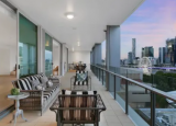 布里斯班最大的阳台顶层公寓售价 400 万美元