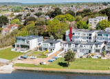 独特的海滨住宅以 105 万英镑的价格上市