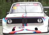 这款 BMW 2002 Hillclimb 汽车转速一直达到 10,800 RPM