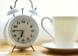 睡眠专家解释为什么有些人需要多次闹钟才能醒来